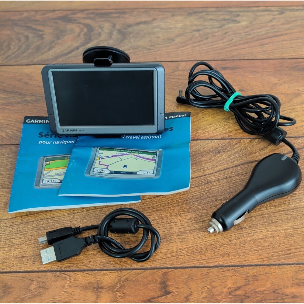 Garmin Nuvi 200W GPS Navigator 4.3in Bundle w/ Car Charger, Data Cable & Mount